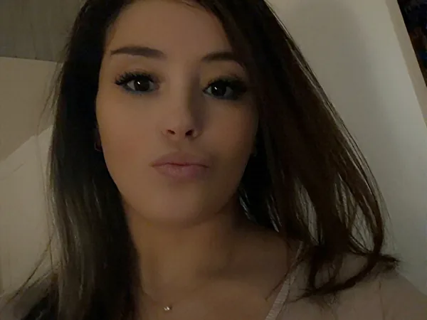 Amira84, 41yo cam performer
